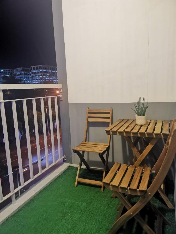 455B Shell Spacious Room Moa City View Manila Exterior photo